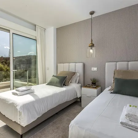 Vivi Homes - Casa Element Pool, Terrace & Golf Apartment