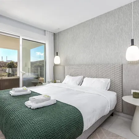 Апартаменты Vivi Homes - Casa Element Pool, Terrace & Golf